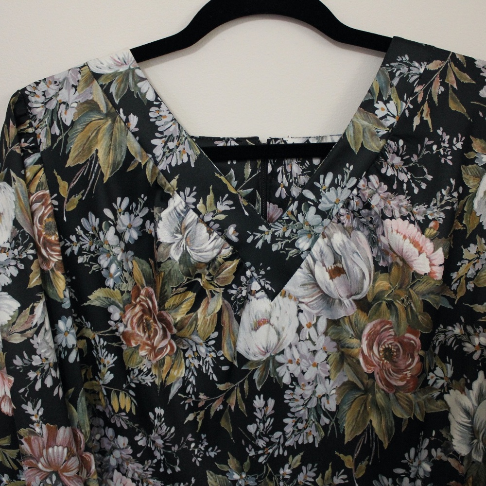 VINTAGE 1970s Bell Sleeve Floral Dress - Picture 6 of 10